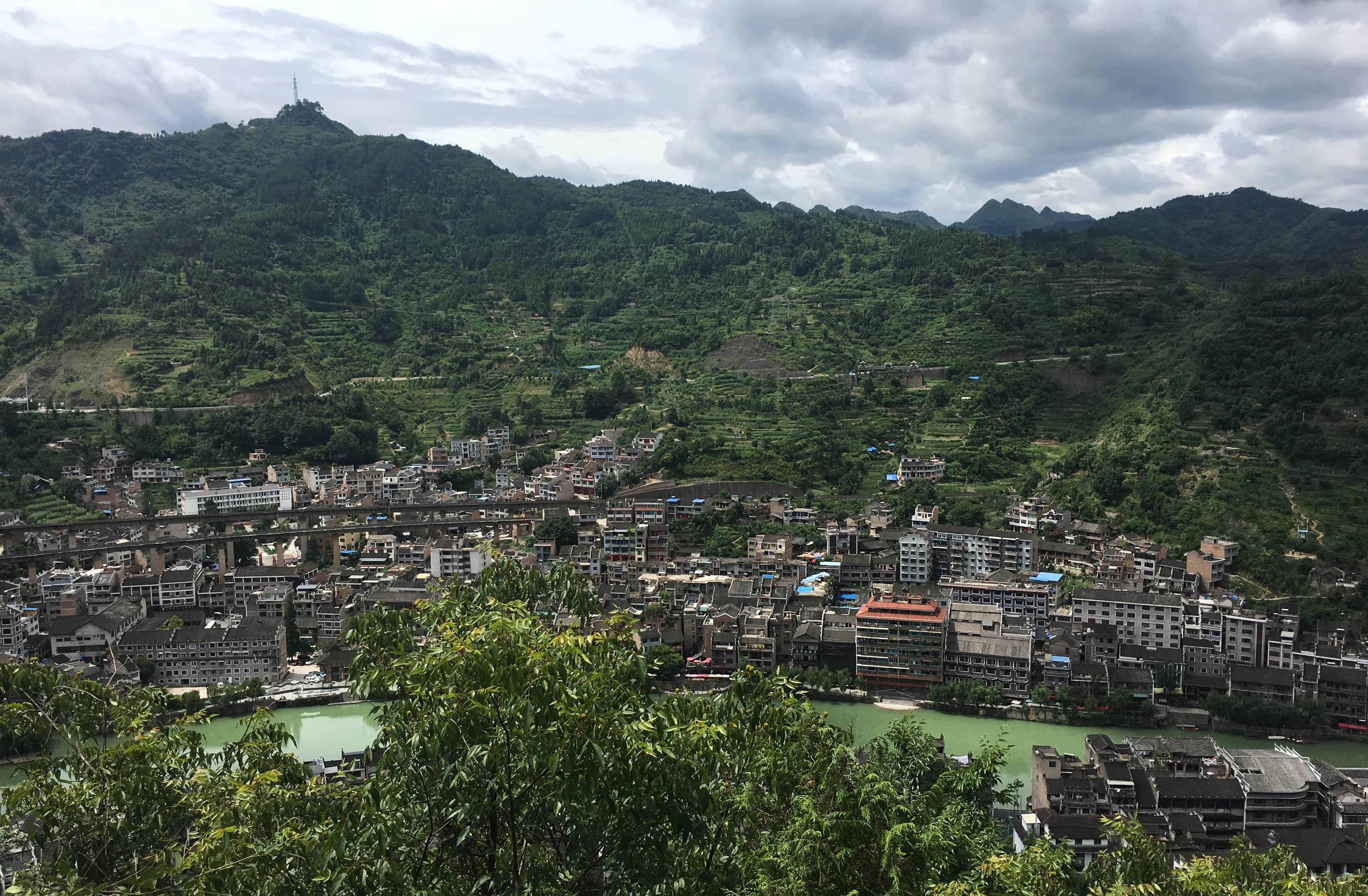 石屏山上看镇远古城
